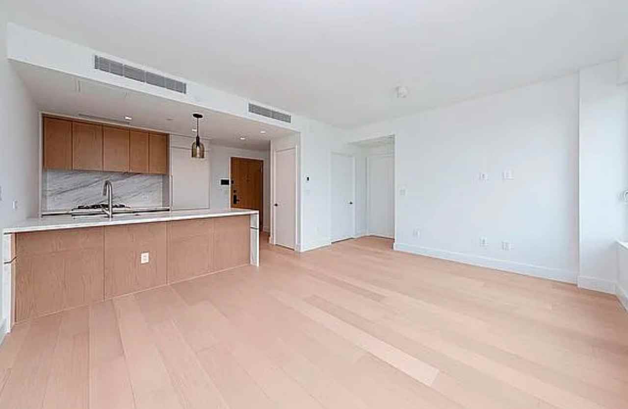 208 Delancey St - Photo 5 of 10