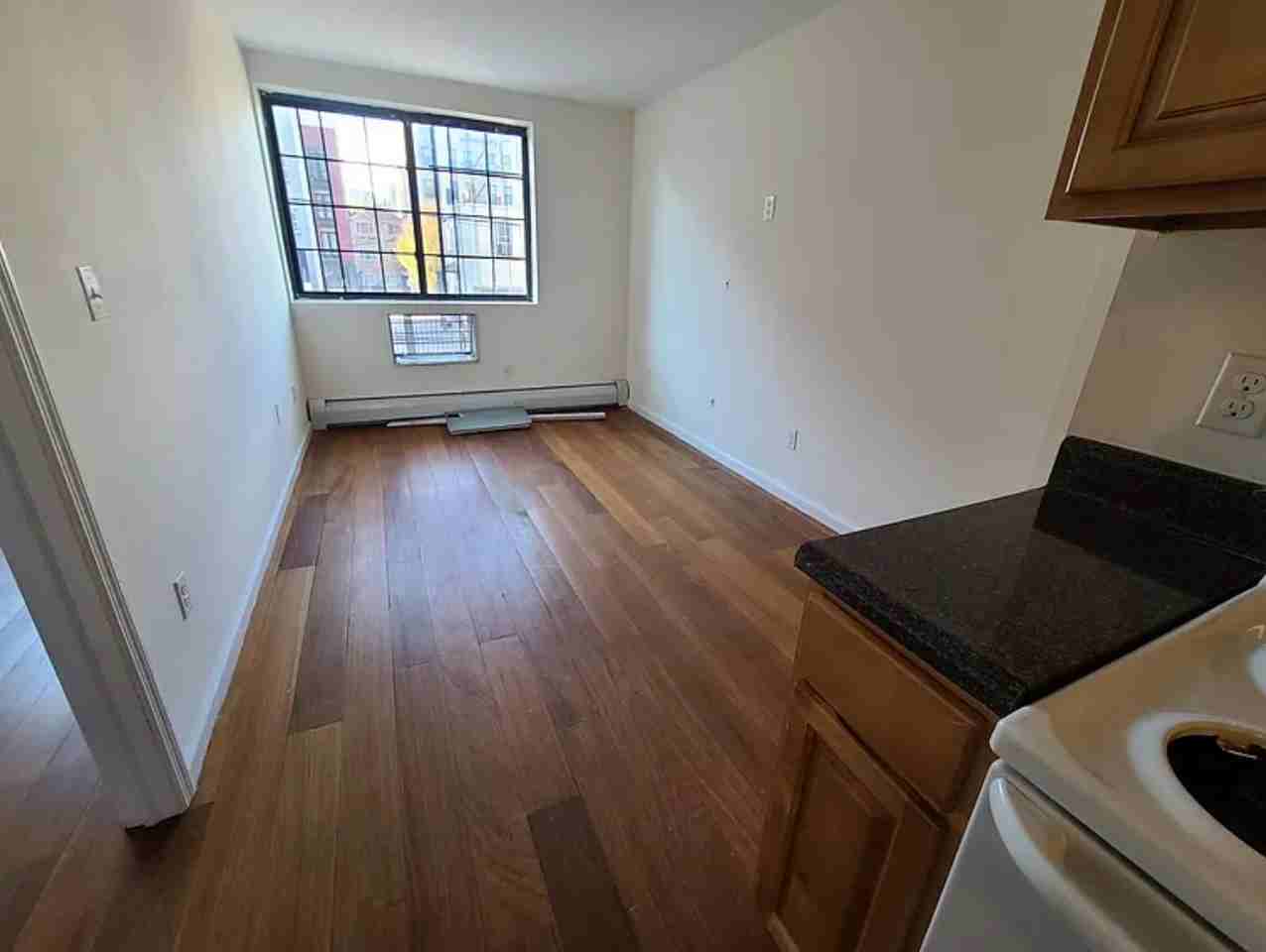 1417 Longfellow Ave - Photo 2 of 7