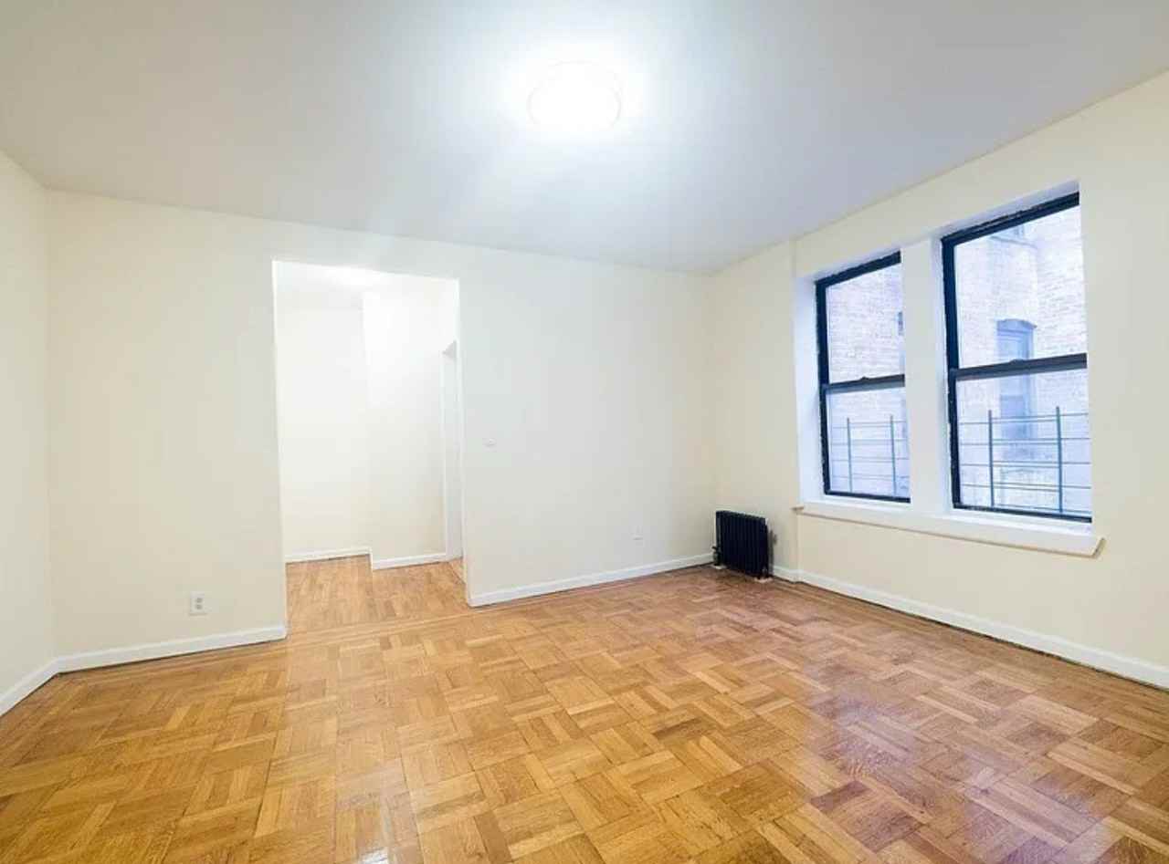 2010 Newkirk Ave - Photo 6 of 8