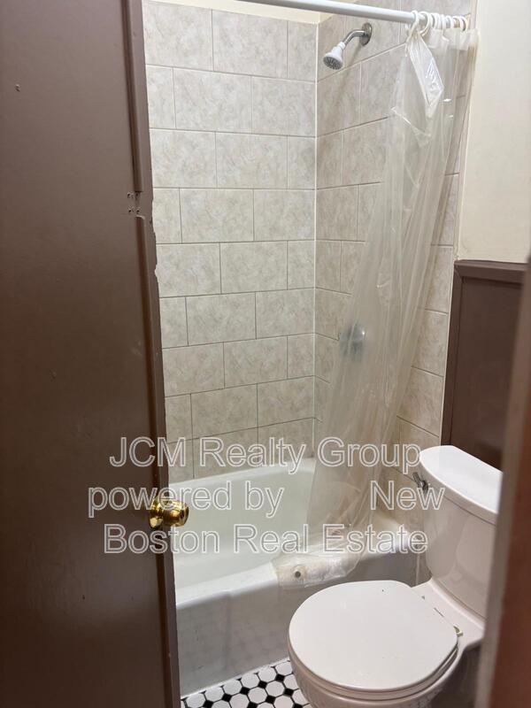 185 Green St #31-3rdFL - Photo 3 of 9