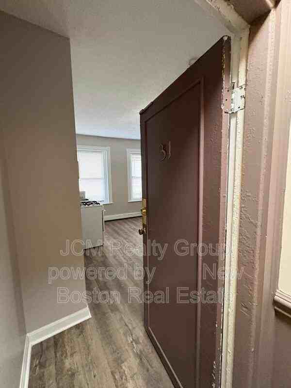 185 Green St #31-3rdFL - Photo 5 of 9