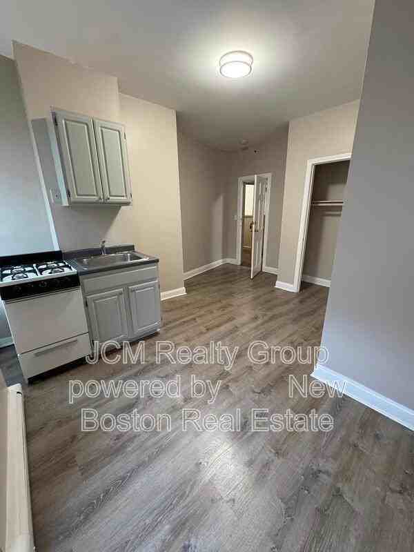 191 Green St #123 - Photo 2 of 11