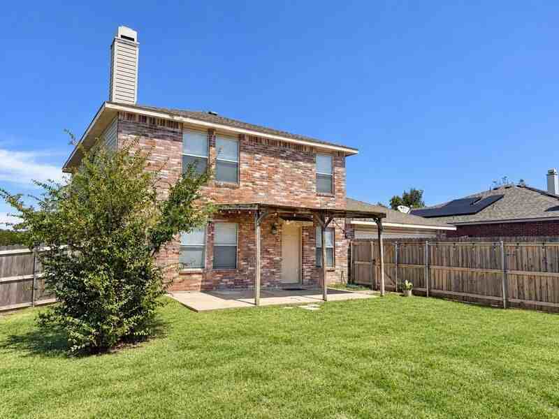 1525 Melrose Ln - Photo 2 of 24