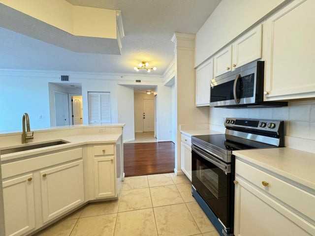 5306 Myrtlewood Circle East - Photo 2 of 8
