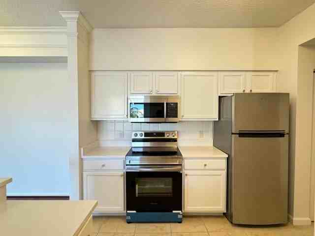 5306 Myrtlewood Circle East - Photo 4 of 8