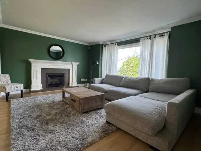 355 55a St - Photo 3 of 23