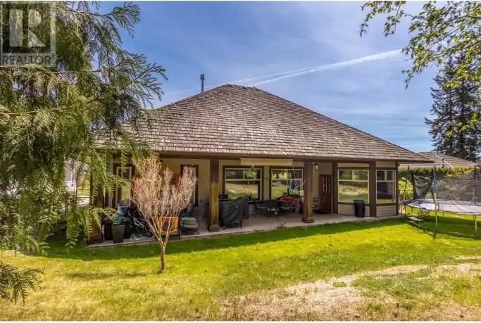2738 Golf Course Dr - Photo 2 of 11