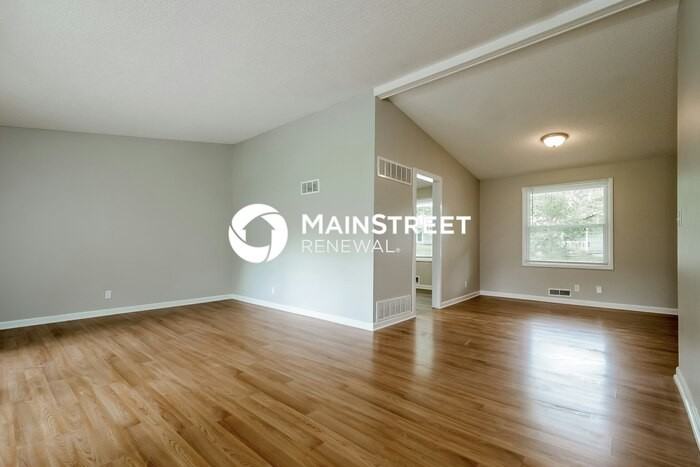 8918 Hemlock Dr - Photo 4 of 15