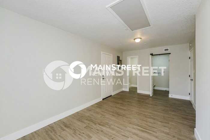 512 Wildwood Dr - Photo 3 of 16