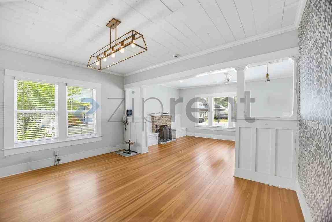 214 E Carolina St - Photo 7 of 34