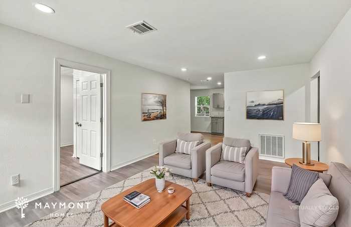 5033 Doolittle Blvd - Photo 5 of 15