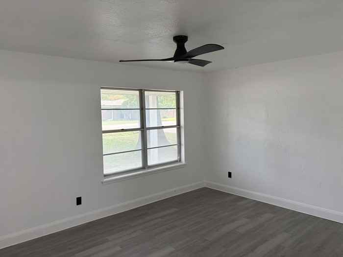 5304 Se 12th St - Photo 4 of 21