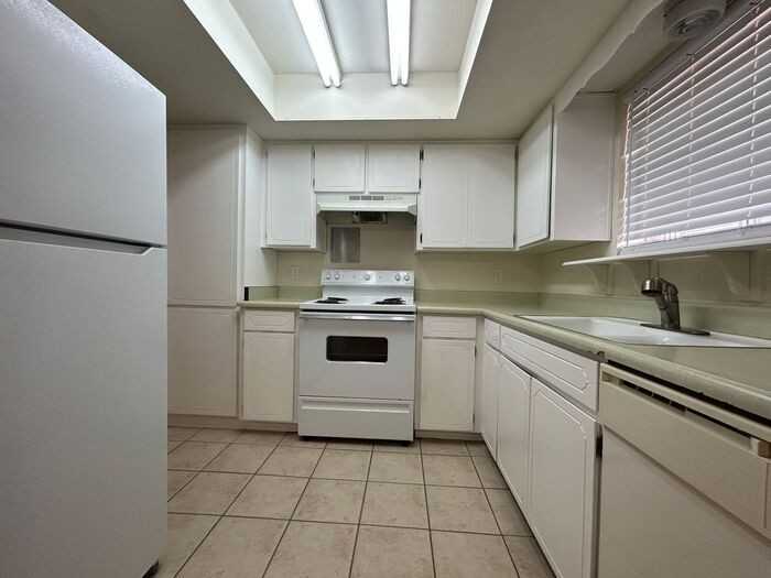 1101 N April #AA - Photo 3 of 17