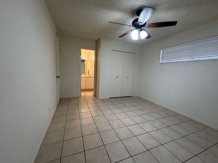 1101 N April #AA - Photo 6 of 17