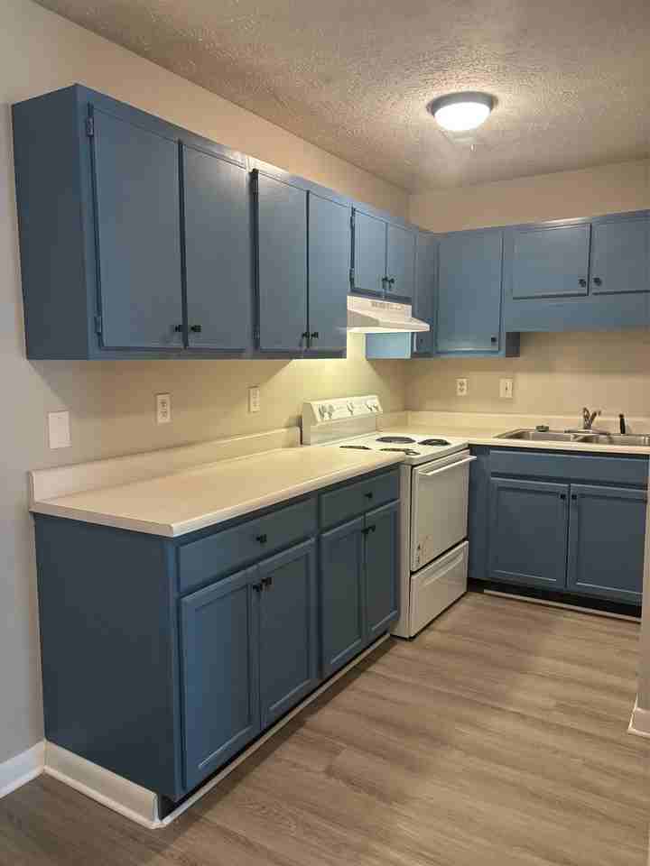 Roberta Court - Photo 7 of 22