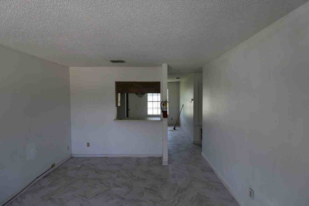 106 E King Ave - Photo 2 of 6