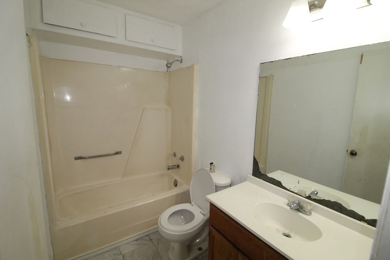 106 E King Ave - Photo 4 of 6