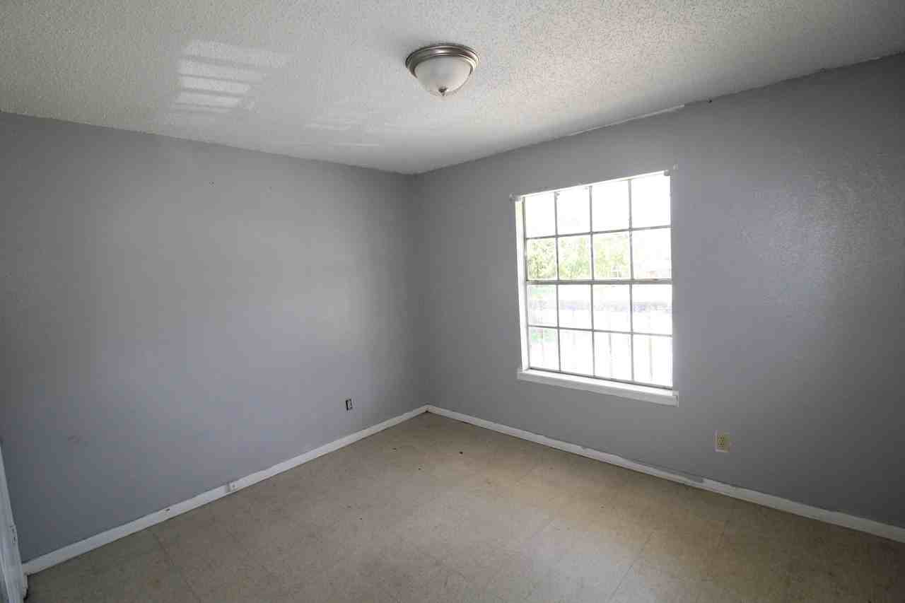 106 E King Ave - Photo 5 of 6