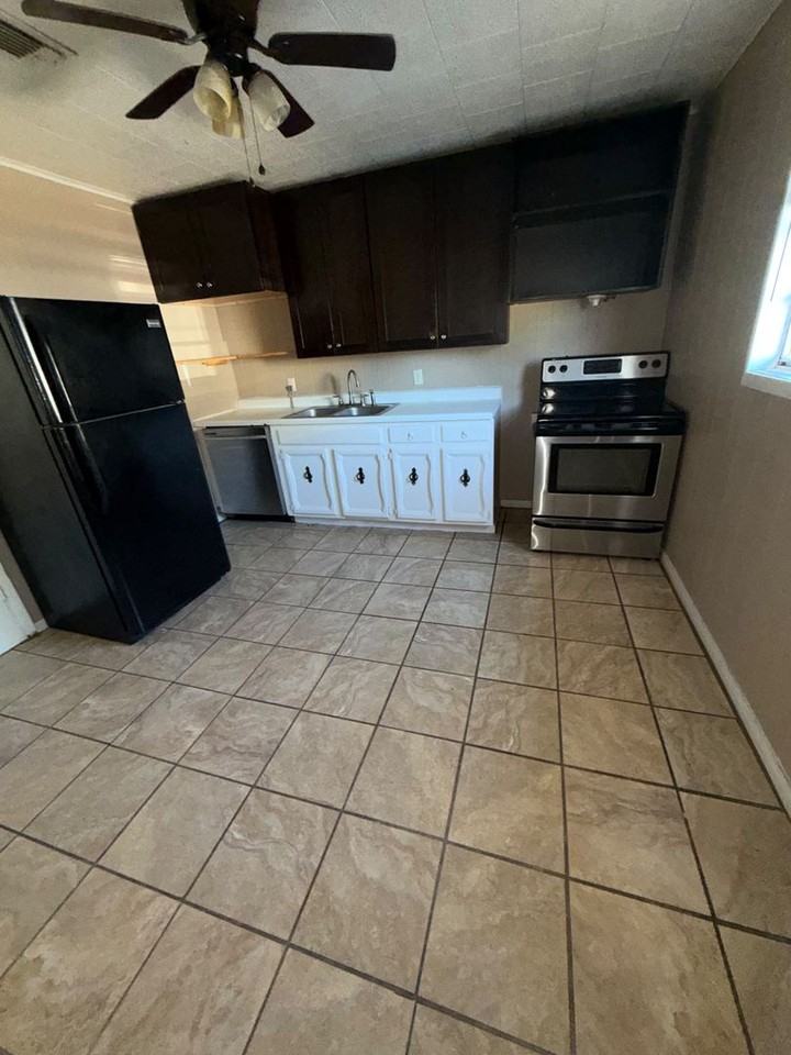 709 N 9th St - Photo 3 of 21