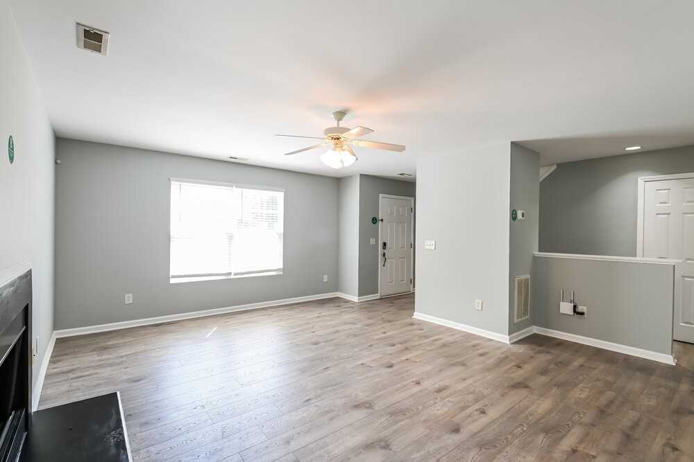 933 Roxy St - Photo 5 of 17