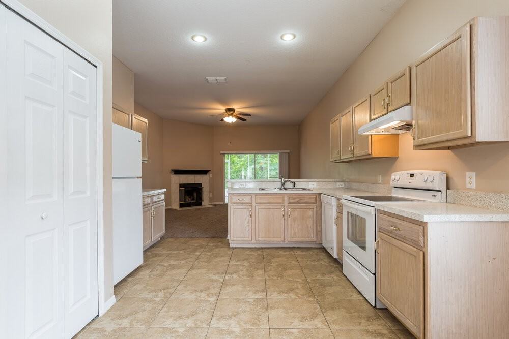 2390 Cobblefield Cir - Photo 6 of 16