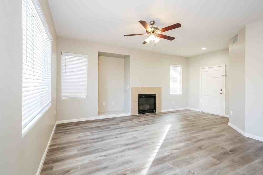 4032 Benevolent Dr - Photo 4 of 17