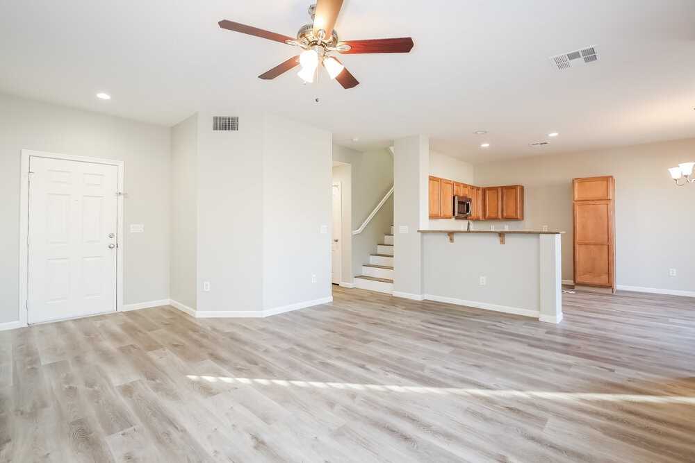 4032 Benevolent Dr - Photo 5 of 17