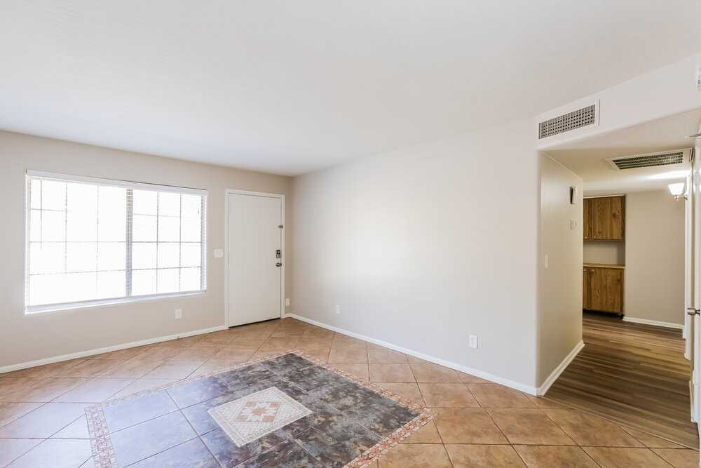 7161 W Osborn Rd - Photo 4 of 16