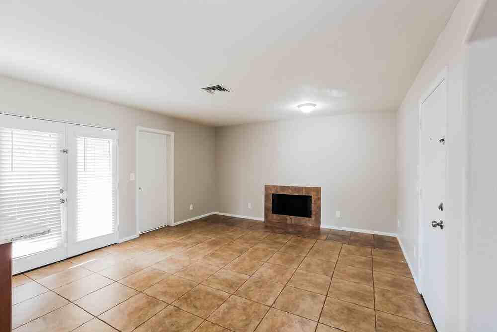 7161 W Osborn Rd - Photo 6 of 16