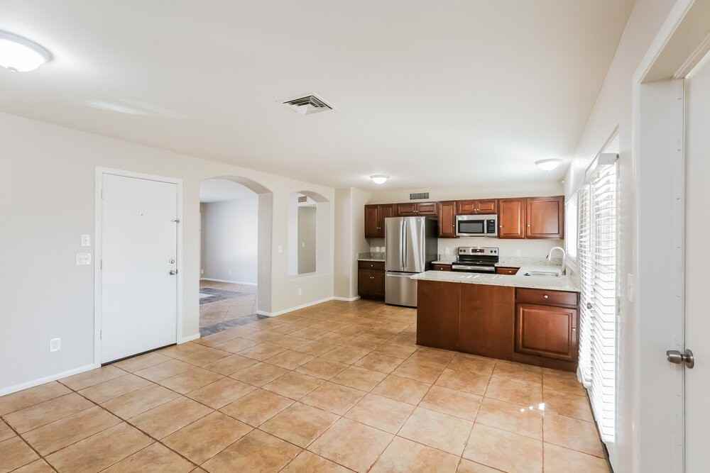7161 W Osborn Rd - Photo 7 of 16