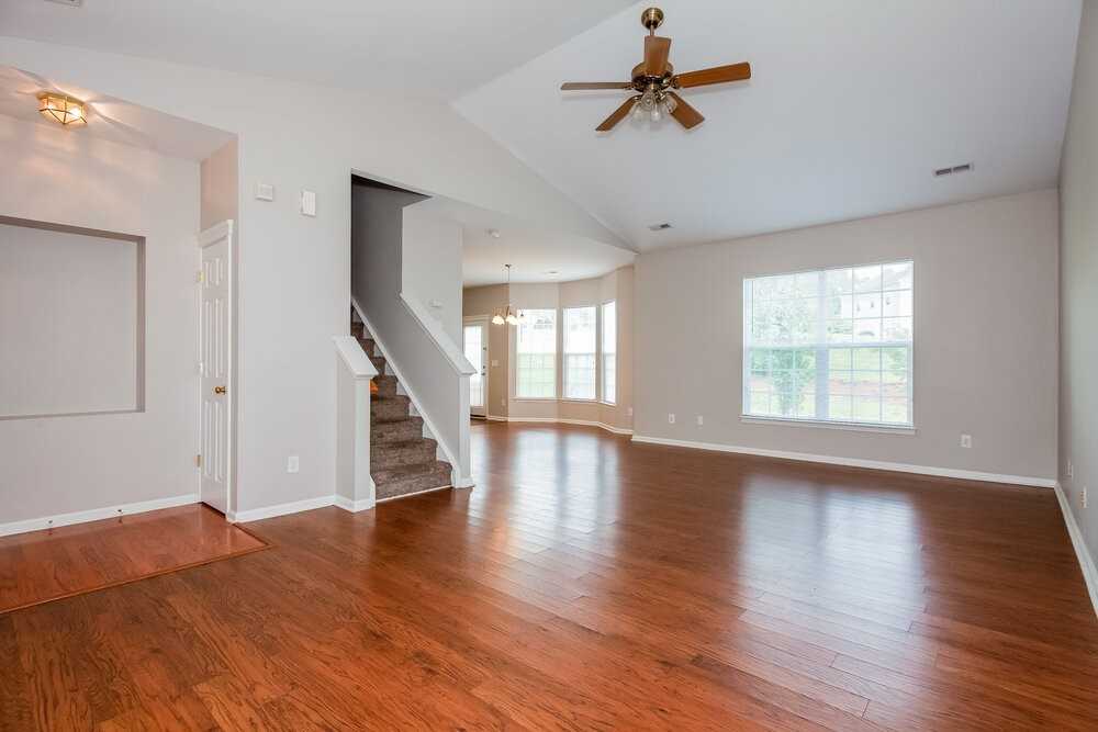 6915 Babbling Brook Ln - Photo 4 of 17