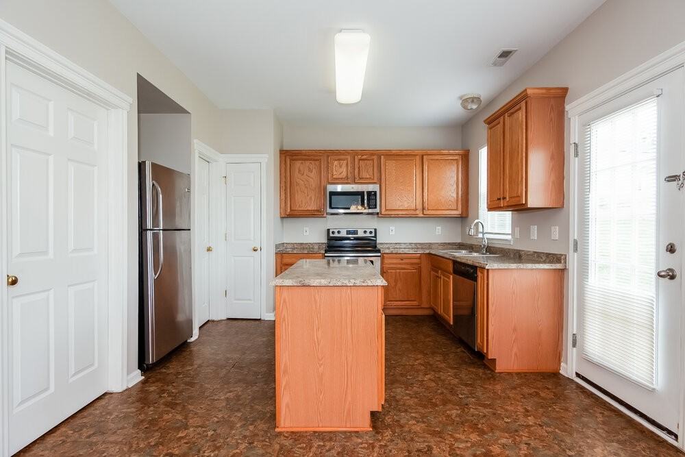 6915 Babbling Brook Ln - Photo 7 of 17