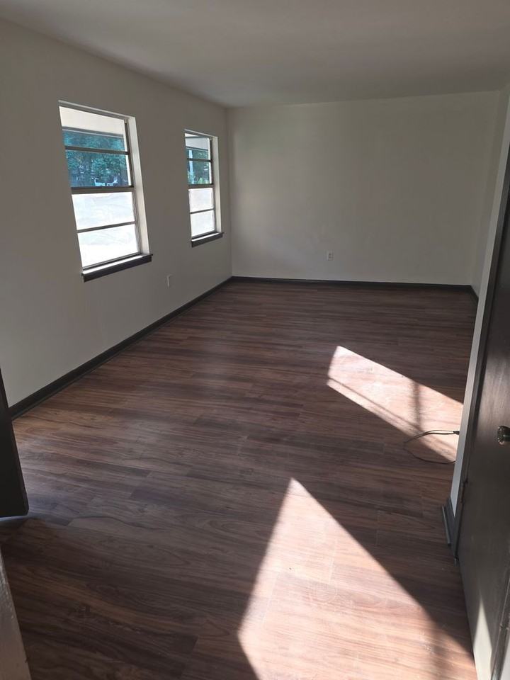 1059 Maria Dr - Photo 6 of 7