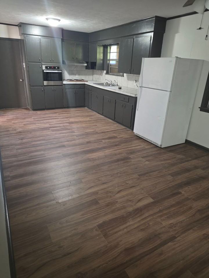 1059 Maria Dr - Photo 7 of 7