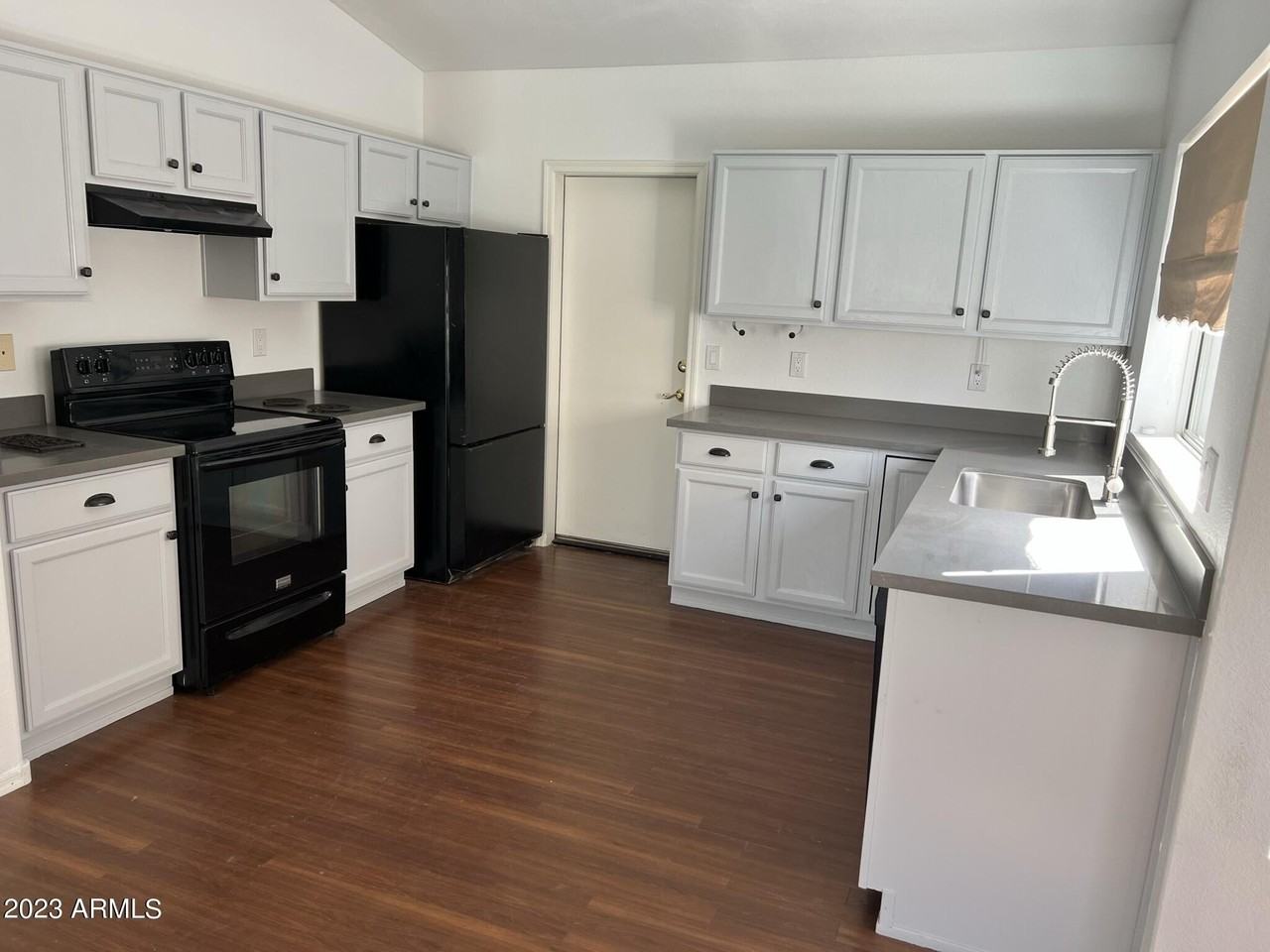 8 W Marco Polo Rd - Photo 4 of 18