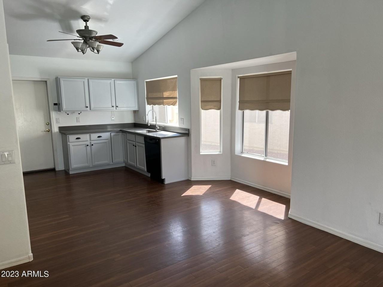 8 W Marco Polo Rd - Photo 5 of 18