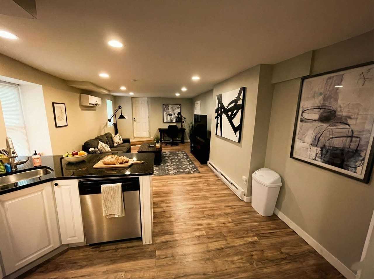 710 N Franklin St #1604272P - Photo 2 of 10