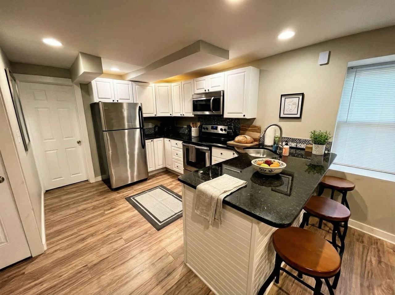 710 N Franklin St #1604272P - Photo 6 of 10