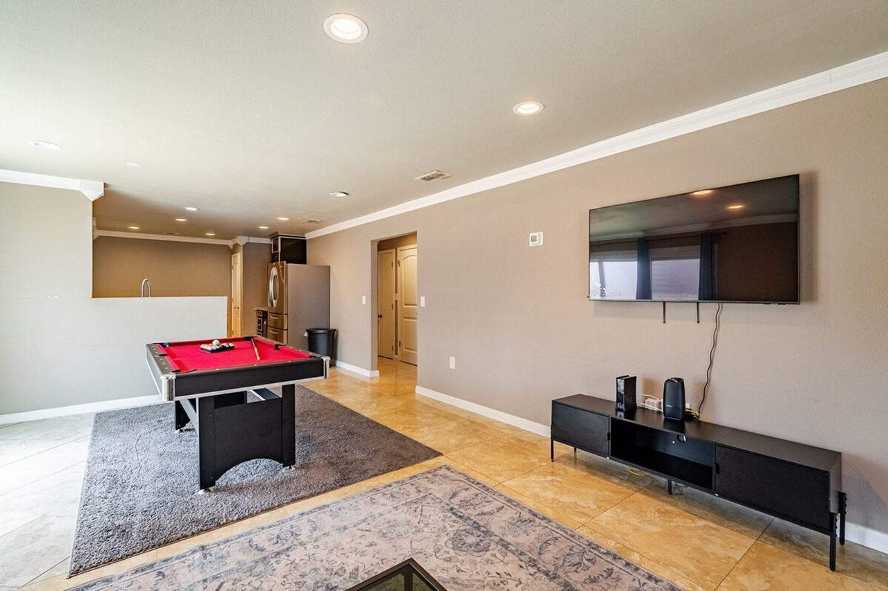 710 S San Joaquin Ave #1620948P - Photo 2 of 16