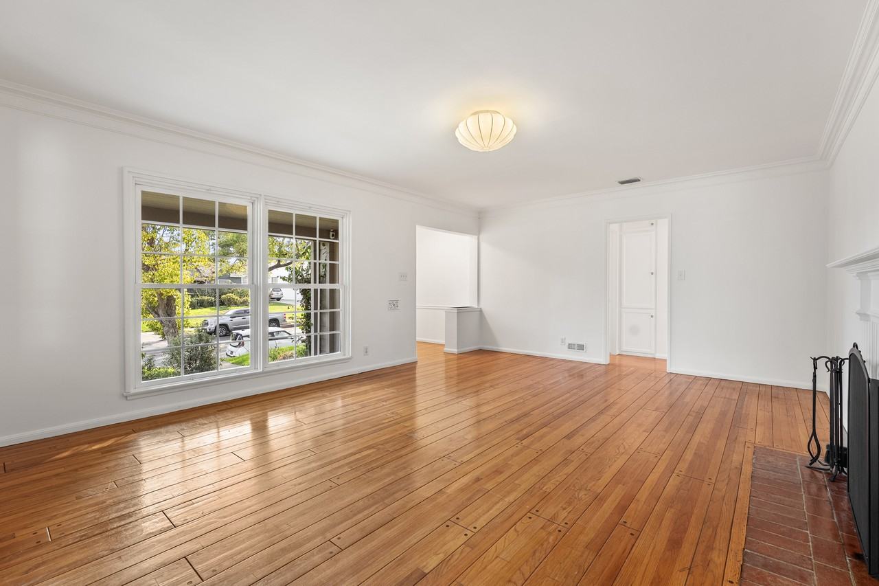 2244 Hillsboro Ave - Photo 2 of 24