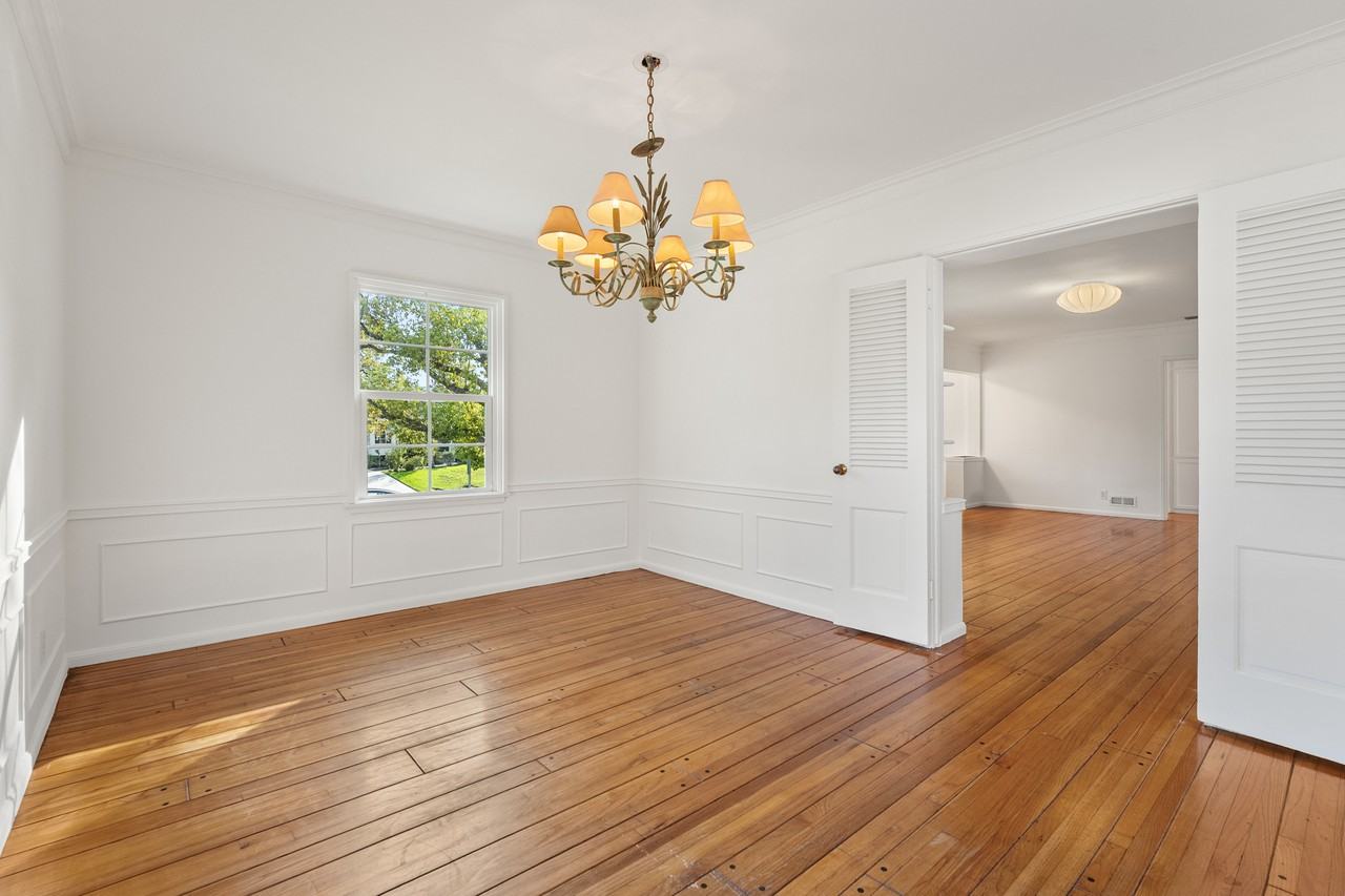 2244 Hillsboro Ave - Photo 4 of 24