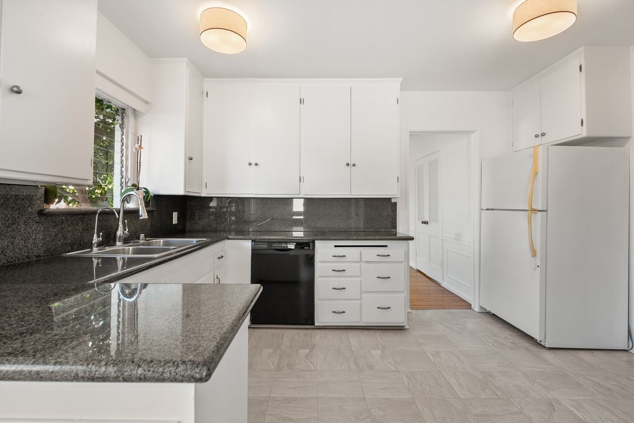 2244 Hillsboro Ave - Photo 6 of 24
