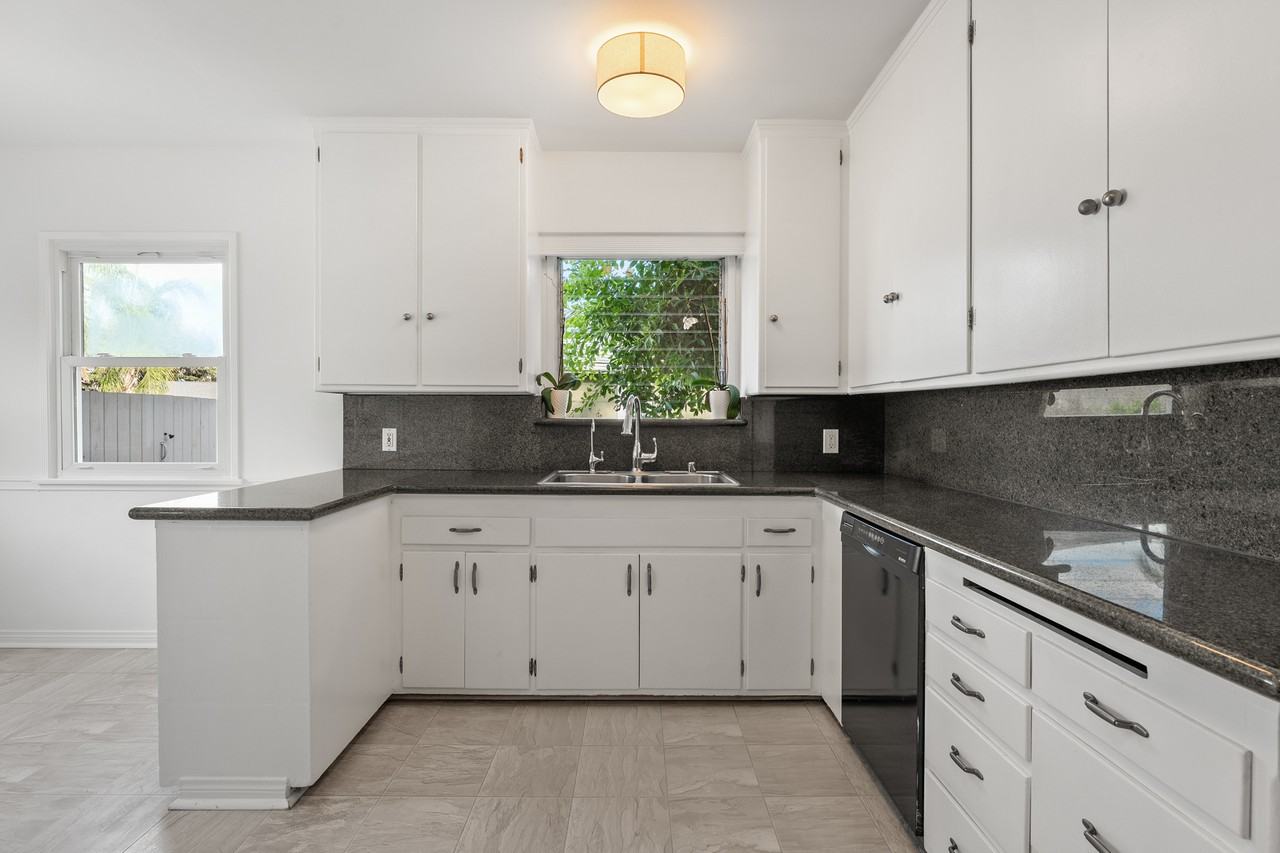2244 Hillsboro Ave - Photo 7 of 24