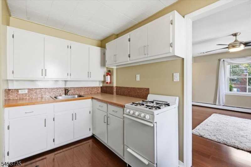 17 Armstrong St - Photo 4 of 13