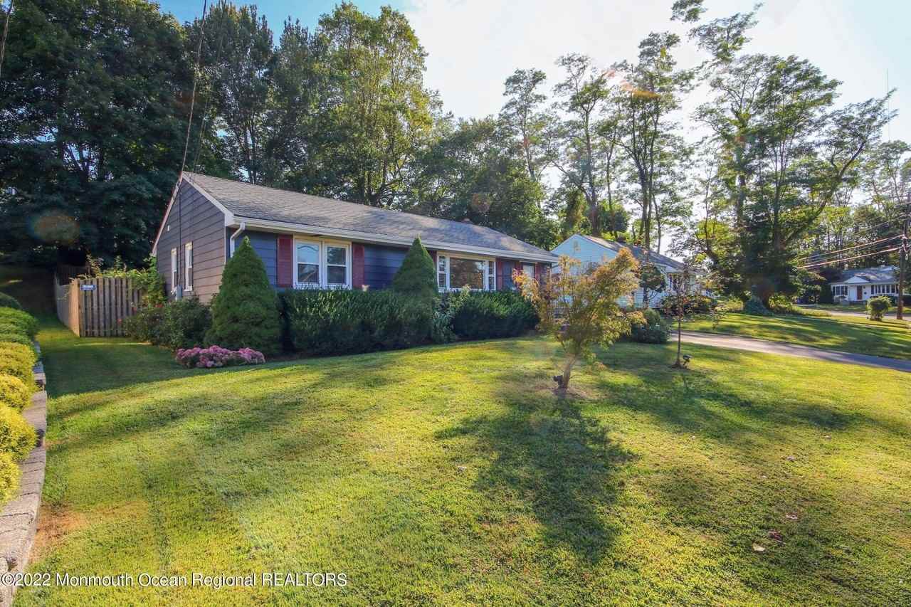 18 Crestview Dr - Photo 2 of 20