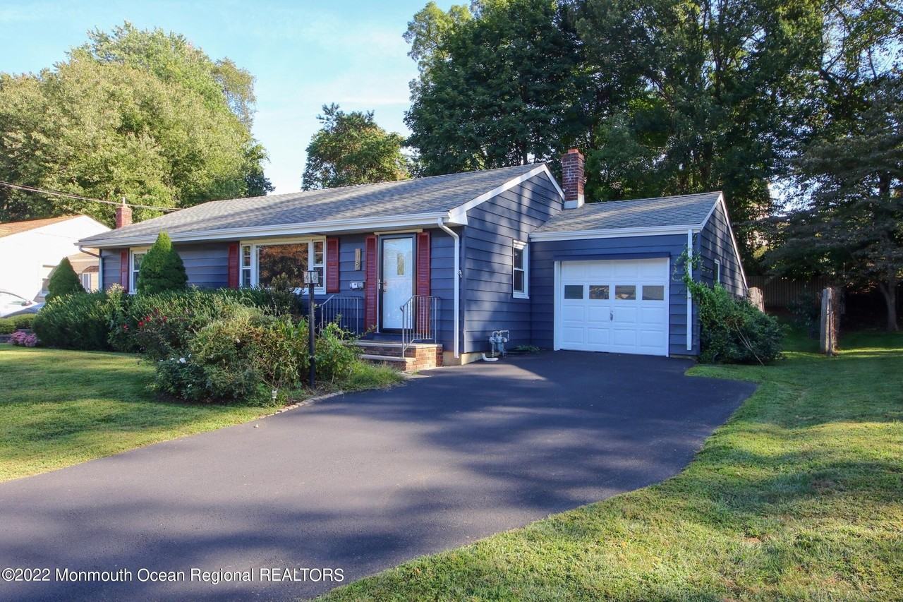 18 Crestview Dr - Photo 3 of 20