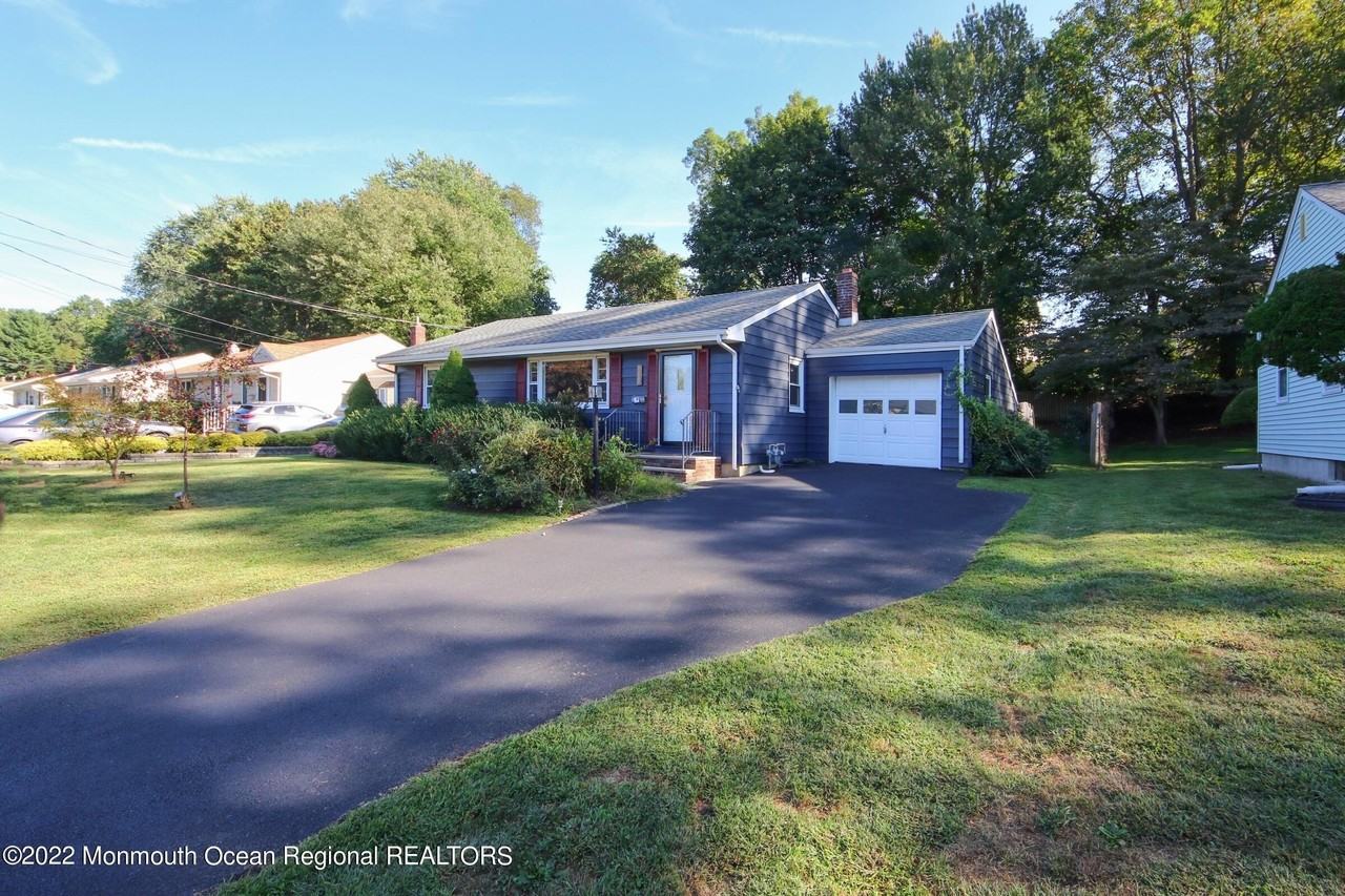 18 Crestview Dr - Photo 4 of 20