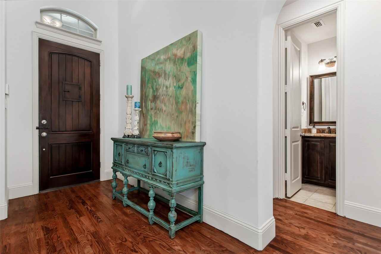 846 Deerfield Rd - Photo 2 of 40