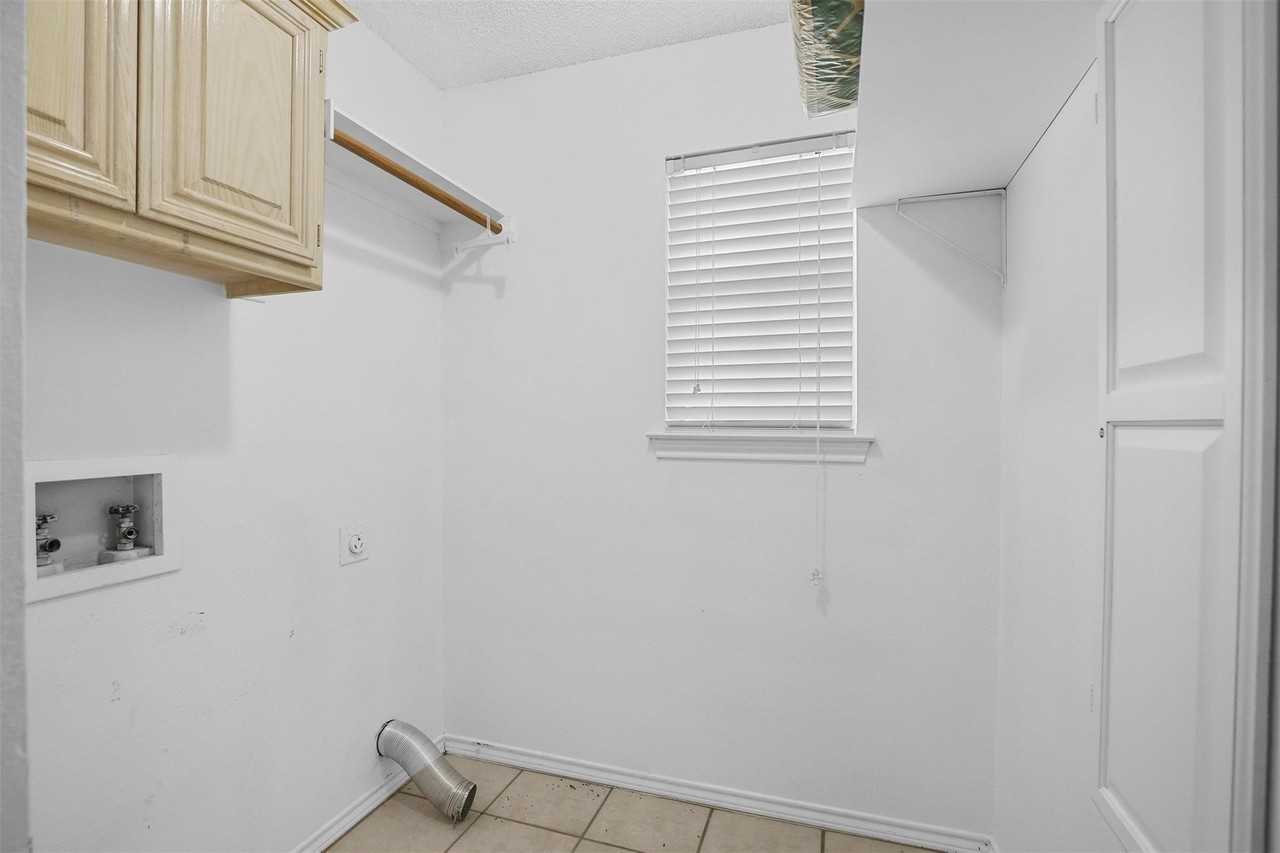 3040 Flamingo Cir - Photo 4 of 14