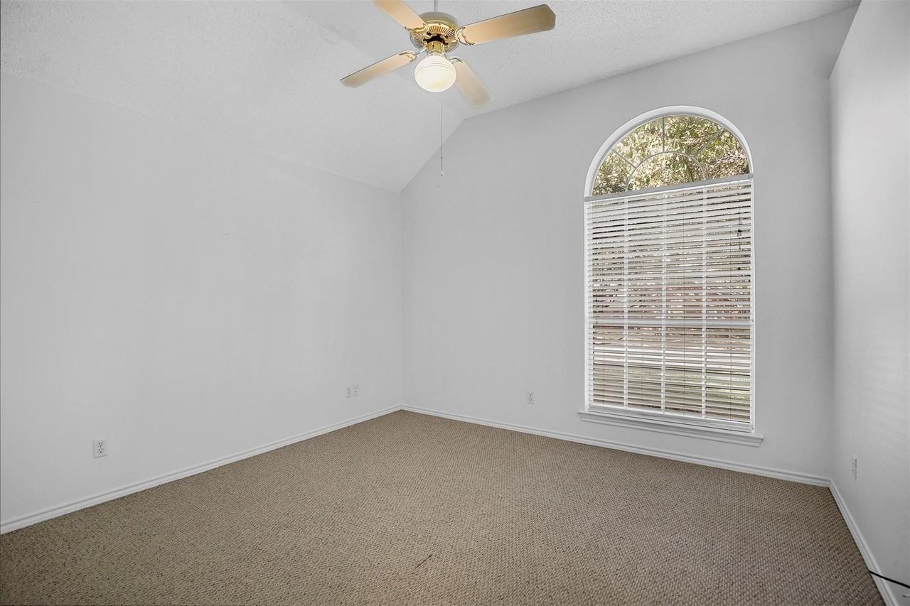 3040 Flamingo Cir - Photo 5 of 14